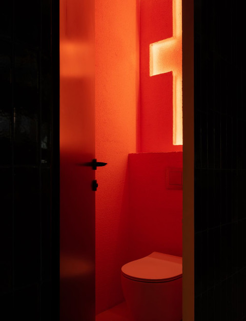 Movable screen with suspended burnt wood fragments in Hookah Restaurant