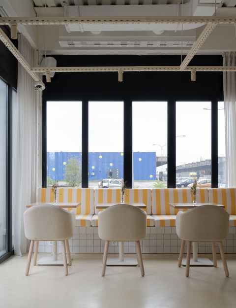 Peers terrace detail with outdoor dining atmosphere