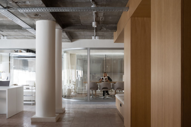 PFU Coworking open workspace with oak finishes, globe lamps and exposed ceiling