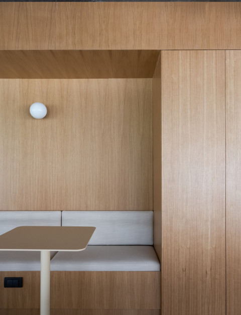 Work desk detail with lamp and natural materials in PFU Coworking