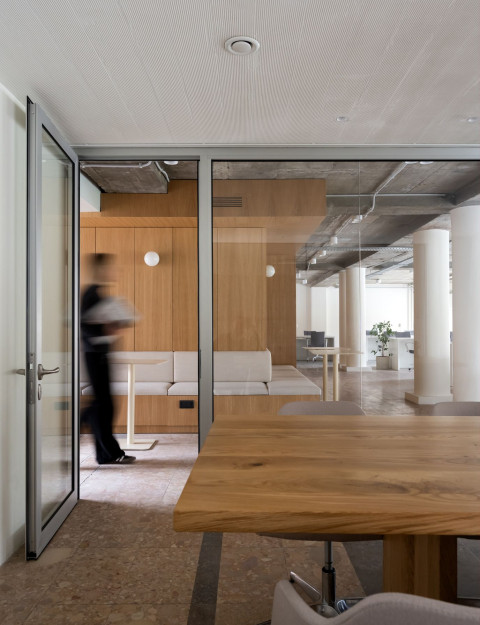 Open workspace detail with plants and desk lamps in PFU Coworking