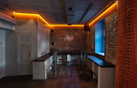 Proces Wine bar counter and perimeter bench made from building blocks