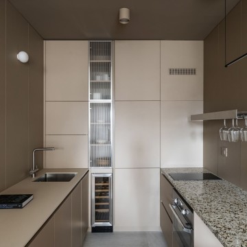 Vracar Apartment living room with a black oak cube, white walls and graphite details