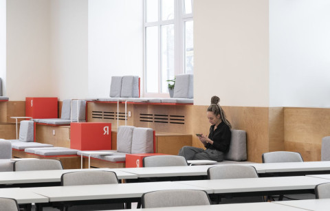 Hammock zone and yellow relaxation area in Yandex x ITMO laboratory