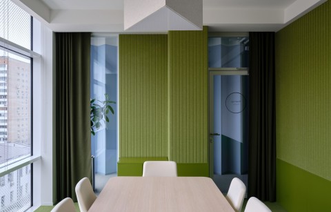 Meeting zone with warm orange accents at Yandex Office 03