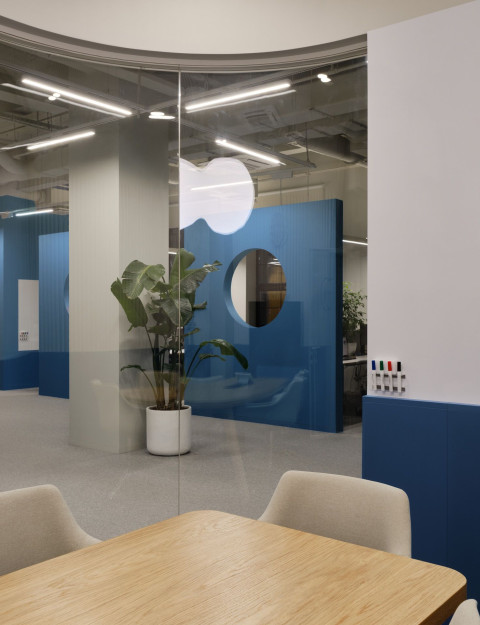 Wide workspace at Yandex Office 02 with blue geometric partitions and industrial ceiling